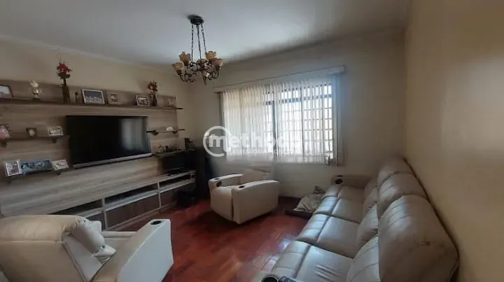 Casa, 3 quartos, 250 m² - Foto 3