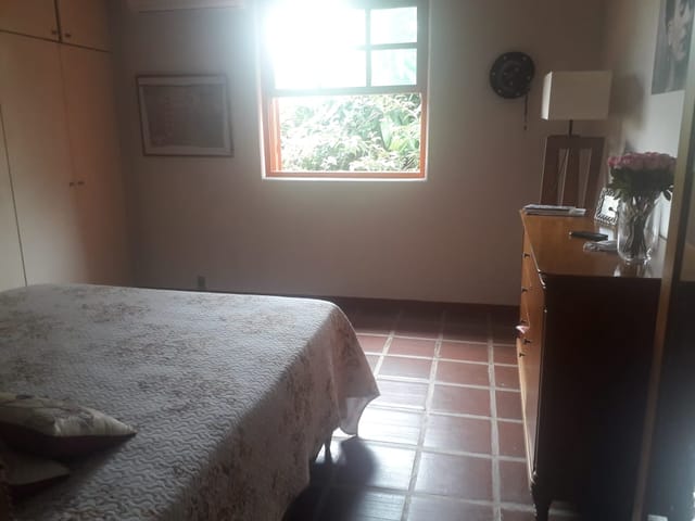 Casa com 1300m² 3 quartos e 3 banheiros, à venda, no bairro Belvedere Club dos 500 em Guaratinguetá