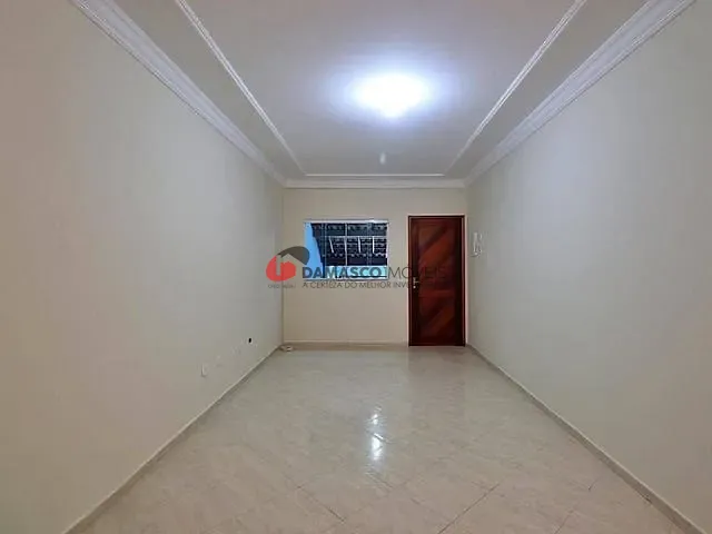 Casa 2 quartos e 3 banheiros, à venda, no bairro Jardim Utinga em Santo André