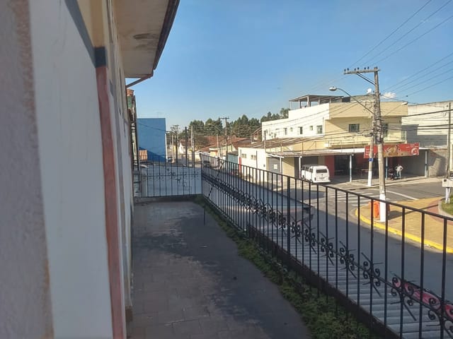Casa com 114m², à venda, no bairro Centro em Moreira César