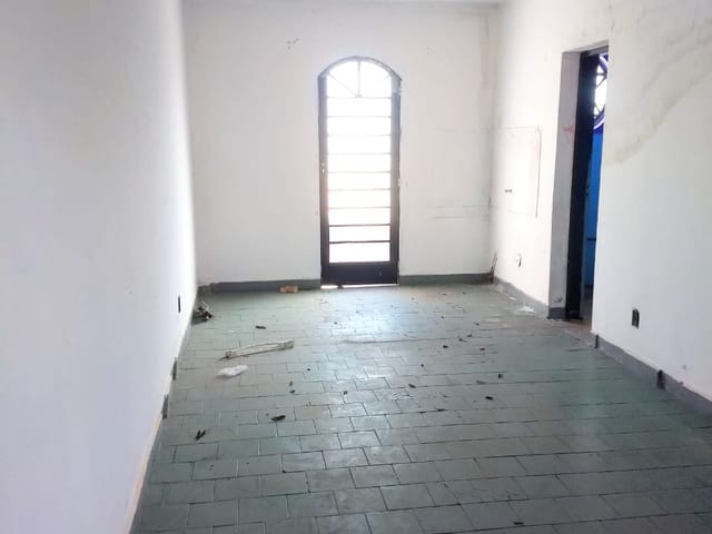 Casa com 114m², à venda, no bairro Centro em Moreira César