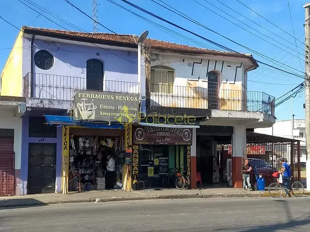 Casa com 114m², à venda, no bairro Centro em Moreira César