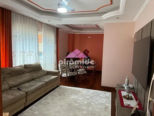 Casa com 300m² 3 quartos e 3 banheiros, à venda, no bairro Jardim do Céu em São José dos Campos