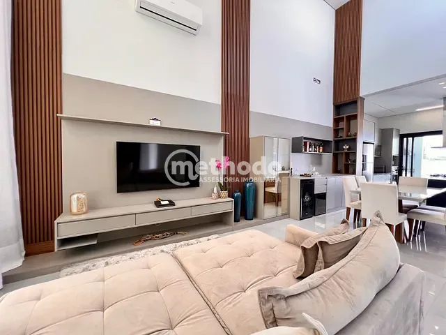 Casa com 300m² 3 quartos e 5 banheiros, à venda, no bairro Roncáglia em Valinhos