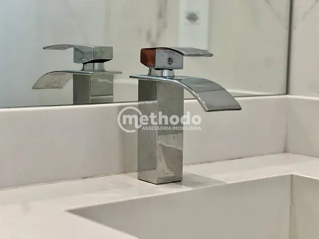 Casa com 300m² 3 quartos e 5 banheiros, à venda, no bairro Roncáglia em Valinhos