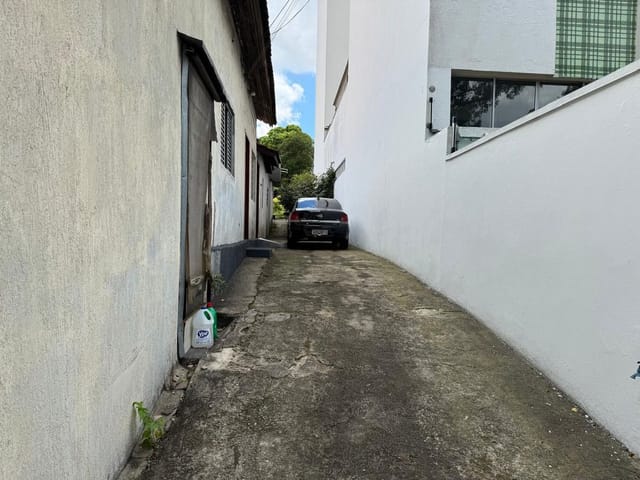 Casas em terreno Grande