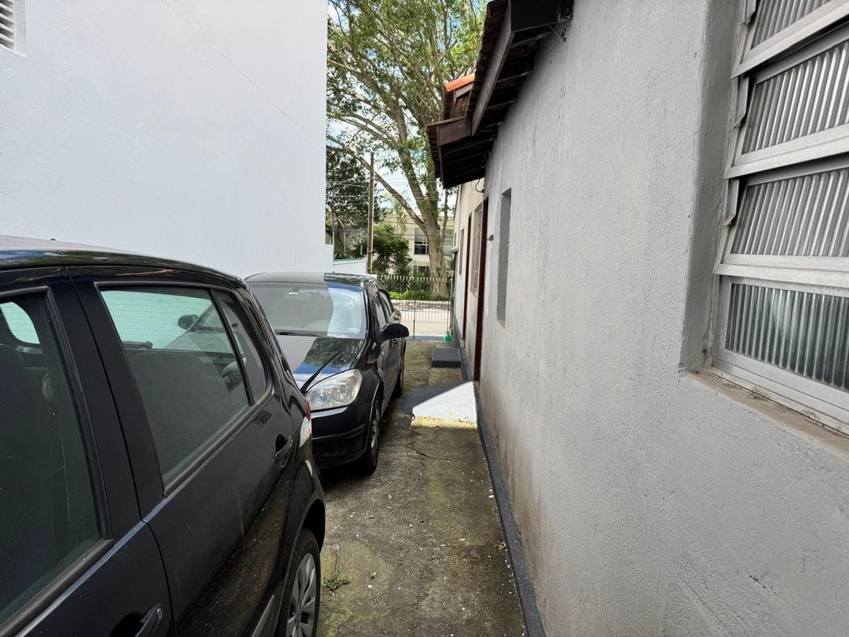 Casas em terreno Grande