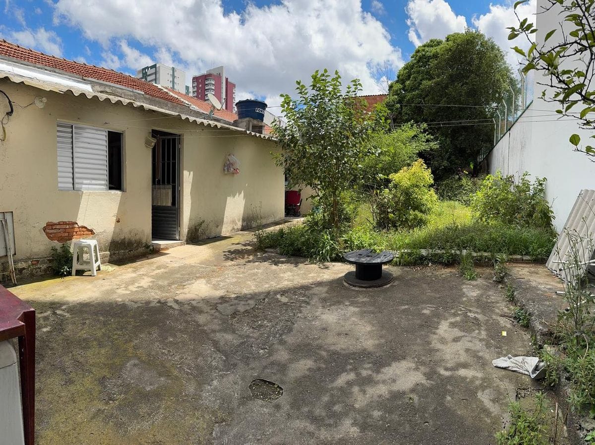 Casas em terreno Grande