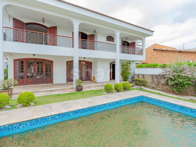 Casa com 700m² 4 quartos e 6 banheiros, à venda, no bairro Alphaville em Santana de Parnaíba