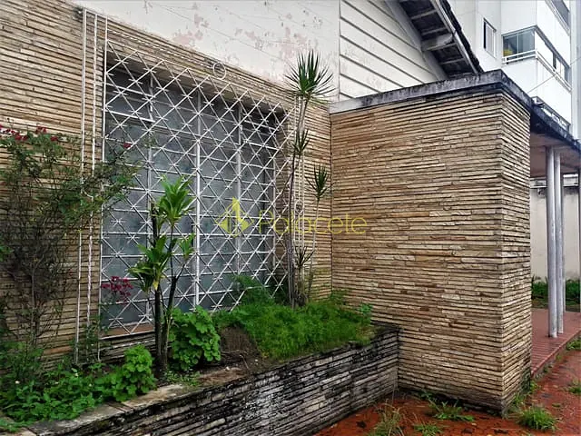 Casa com 1000m² 4 quartos e 2 banheiros, à venda, no bairro Centro em Taubaté