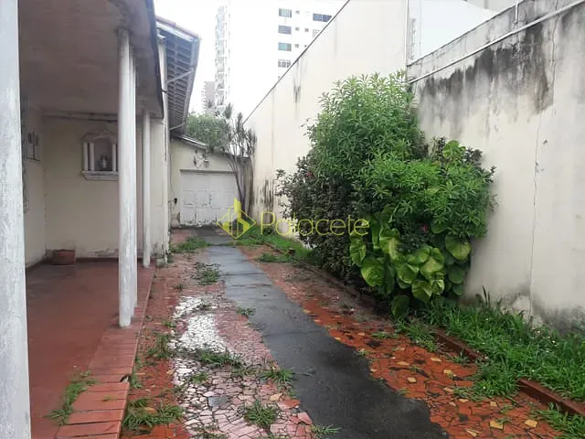 Casa com 1000m² 4 quartos e 2 banheiros, à venda, no bairro Centro em Taubaté