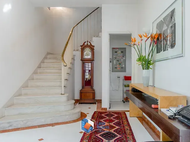 Casa com 550m² 5 quartos e 8 banheiros, à venda, no bairro Pacaembu em São Paulo