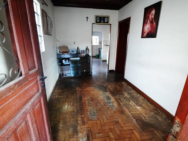 Casa com 370m² 4 quartos e 2 banheiros, à venda, no bairro Jardim Cristina em Pindamonhangaba