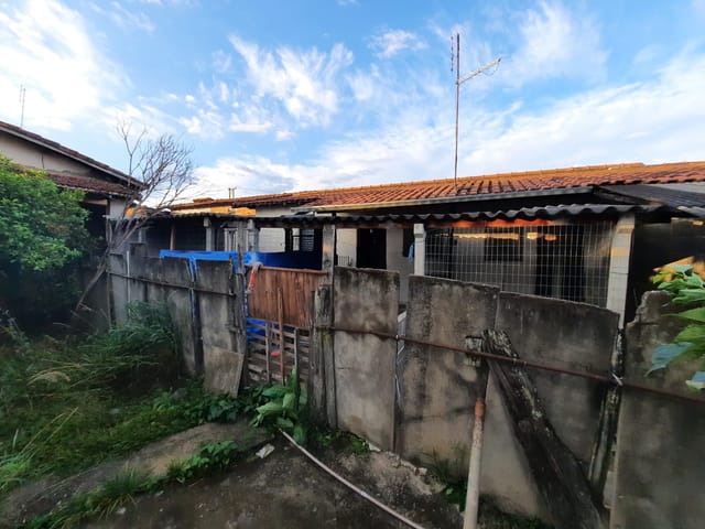 Casa com 370m² 4 quartos e 2 banheiros, à venda, no bairro Jardim Cristina em Pindamonhangaba