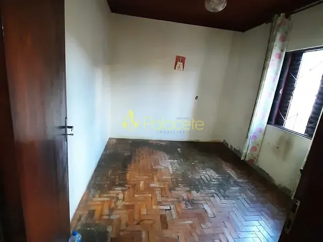 Casa com 370m² 4 quartos e 2 banheiros, à venda, no bairro Jardim Cristina em Pindamonhangaba