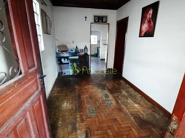 Casa com 370m² 4 quartos e 2 banheiros, à venda, no bairro Jardim Cristina em Pindamonhangaba