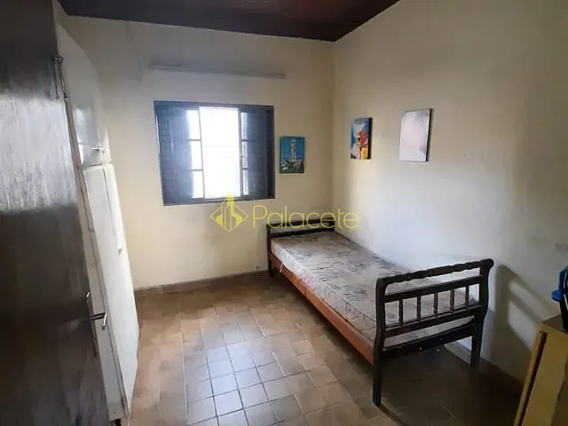 Casa com 370m² 4 quartos e 2 banheiros, à venda, no bairro Jardim Cristina em Pindamonhangaba
