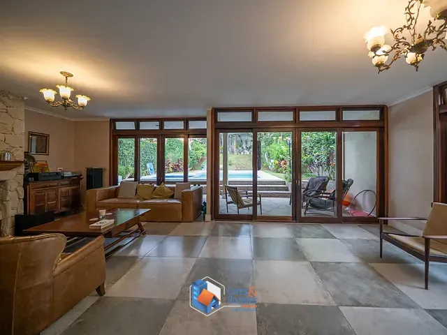 Casa com 725m² 4 quartos e 8 banheiros, à venda, no bairro Jardim Cordeiro em São Paulo