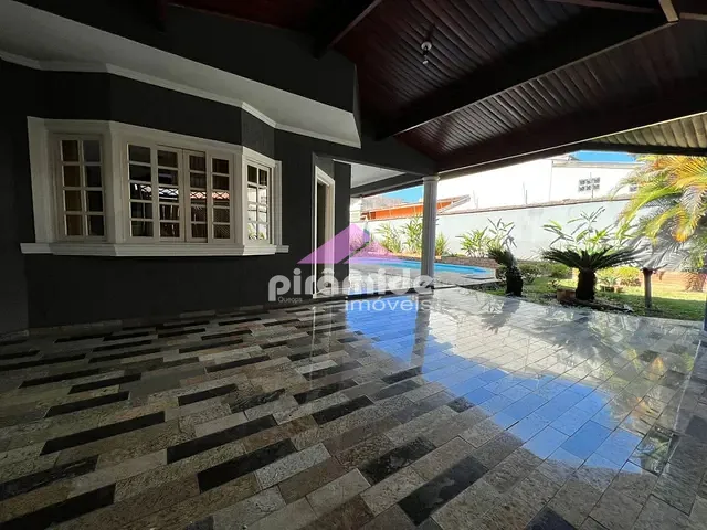 Casa com 350m² 4 quartos e 4 banheiros, para alugar, no bairro Loteamento Villa Branca em Jacareí