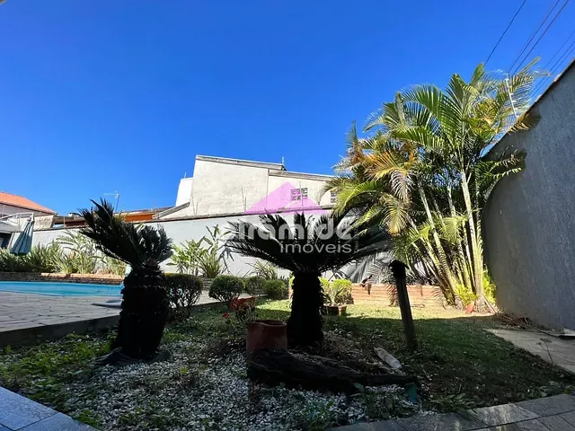 Casa com 350m² 4 quartos e 4 banheiros, para alugar, no bairro Loteamento Villa Branca em Jacareí