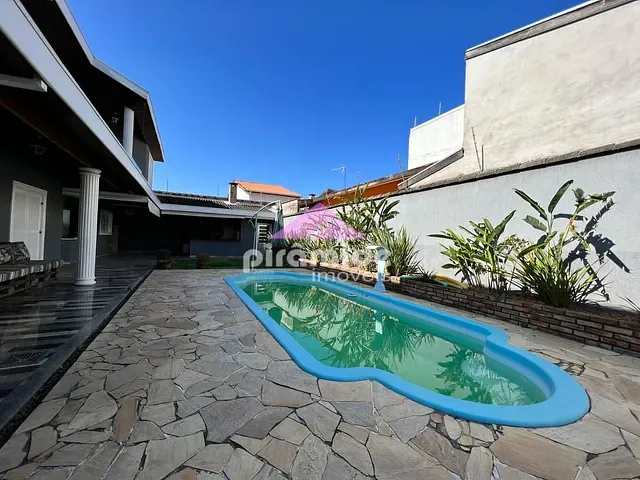 Casa com 350m² 4 quartos e 4 banheiros, para alugar, no bairro Loteamento Villa Branca em Jacareí