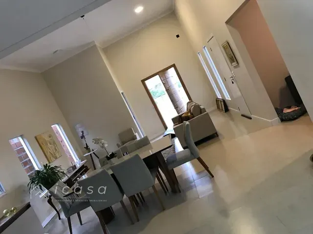 Casa com 300m² 2 quartos e 3 banheiros, à venda, no bairro Condomínio Terras do Vale em Caçapava