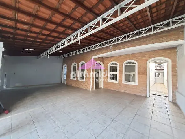 Casa com 250m² 4 quartos e 2 banheiros, à venda, no bairro Parque Interlagos em São José dos Campos
