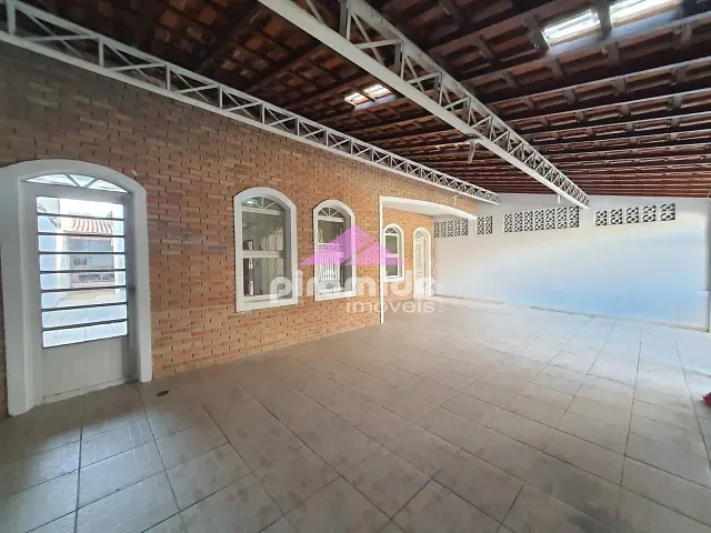 Casa com 250m² 4 quartos e 2 banheiros, à venda, no bairro Parque Interlagos em São José dos Campos
