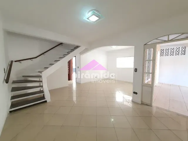 Casa com 250m² 4 quartos e 2 banheiros, à venda, no bairro Parque Interlagos em São José dos Campos