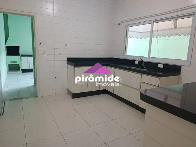 Casa com 125m² 3 quartos e 2 banheiros, à venda, no bairro Jardim das Indústrias em São José dos Campos