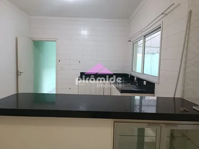 Casa com 125m² 3 quartos e 2 banheiros, à venda, no bairro Jardim das Indústrias em São José dos Campos