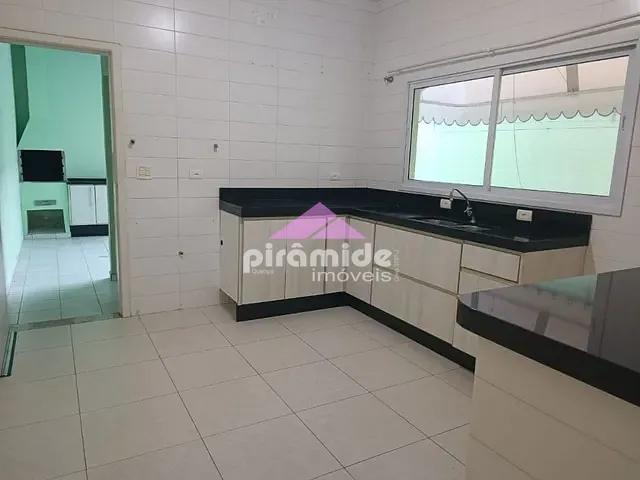 Casa com 125m² 3 quartos e 2 banheiros, à venda, no bairro Jardim das Indústrias em São José dos Campos