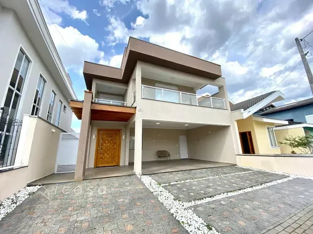 Casa com 250m² 4 quartos e 4 banheiros, à venda, no bairro Residencial Colinas. em Caçapava