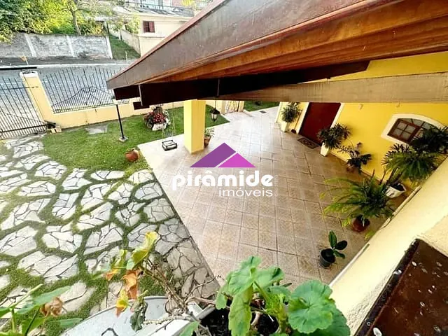 Casa com 520m² 4 quartos e 4 banheiros, à venda, no bairro Eugênio de Mello em São José dos Campos