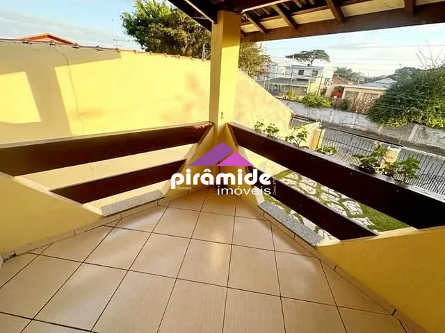 Casa com 520m² 4 quartos e 4 banheiros, à venda, no bairro Eugênio de Mello em São José dos Campos