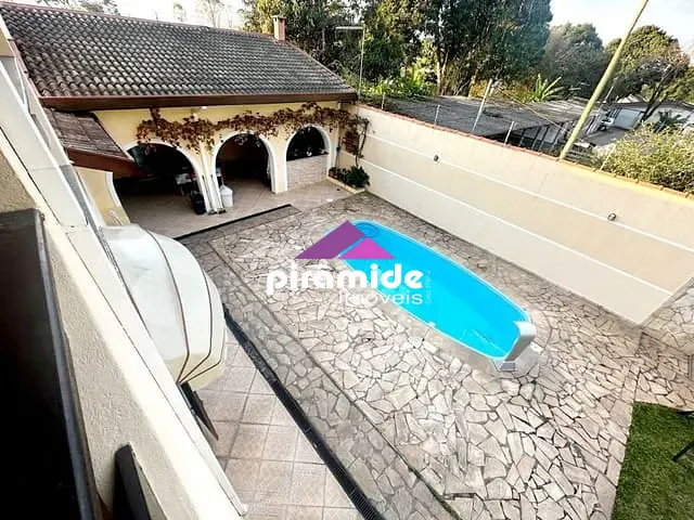 Casa com 520m² 4 quartos e 4 banheiros, à venda, no bairro Eugênio de Mello em São José dos Campos