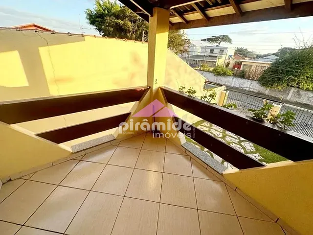 Casa com 520m² 4 quartos e 4 banheiros, à venda, no bairro Eugênio de Mello em São José dos Campos