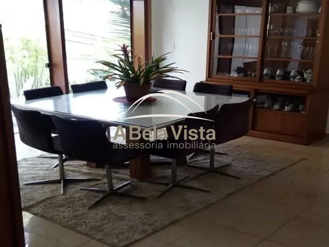 Casa com 550m² 4 quartos e 5 banheiros, à venda, no bairro Alphaville em Santana de Parnaíba