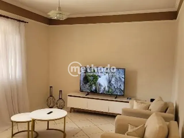 Casa com 250m² 2 quartos e 3 banheiros, para alugar, no bairro Jardim García em Campinas