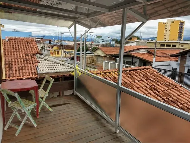 Casa com 300m² 4 quartos e 6 banheiros, à venda, no bairro São Benedito em Pindamonhangaba