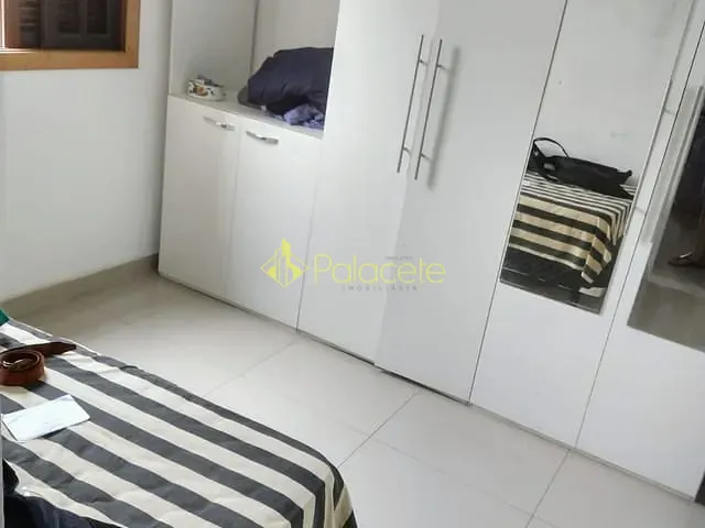 Casa com 300m² 4 quartos e 6 banheiros, à venda, no bairro São Benedito em Pindamonhangaba