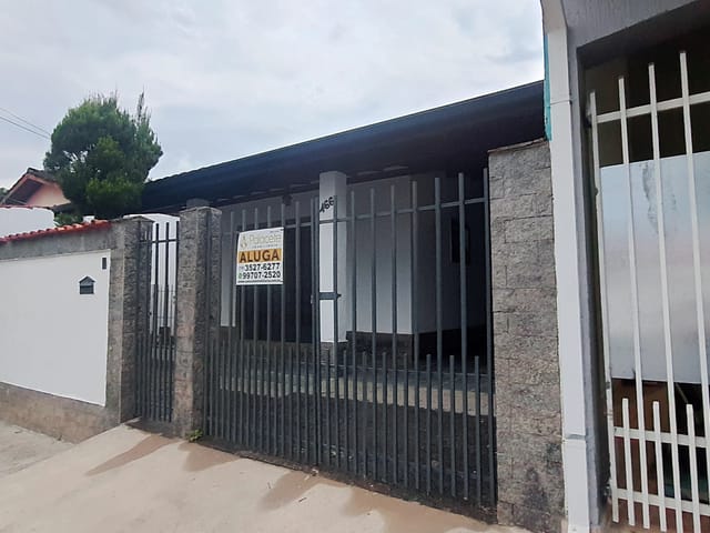 Casa com 250m² 4 quartos e 3 banheiros, à venda, no bairro Loteamento Residencial Andrade em Pindamonhangaba