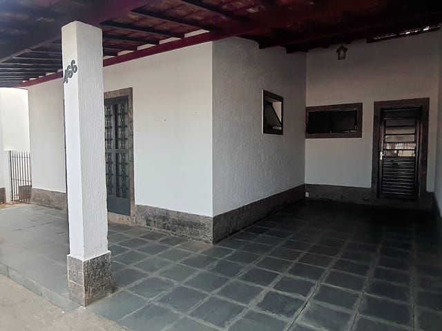 Casa com 250m² 4 quartos e 3 banheiros, à venda, no bairro Loteamento Residencial Andrade em Pindamonhangaba