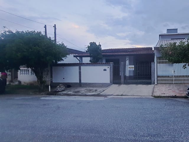Casa com 250m² 4 quartos e 3 banheiros, à venda, no bairro Loteamento Residencial Andrade em Pindamonhangaba