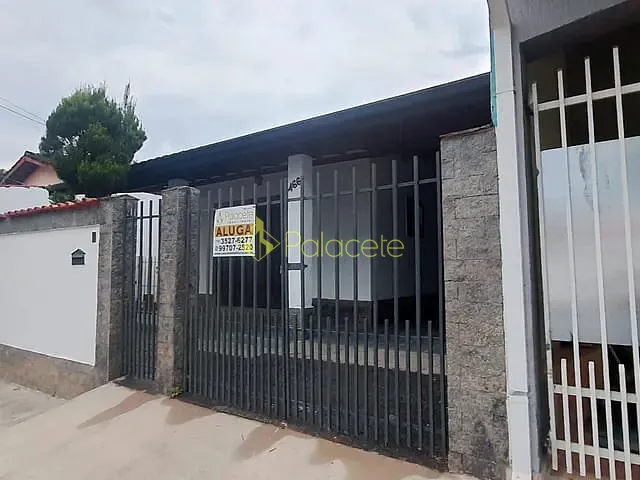 Casa com 250m² 4 quartos e 3 banheiros, à venda, no bairro Loteamento Residencial Andrade em Pindamonhangaba