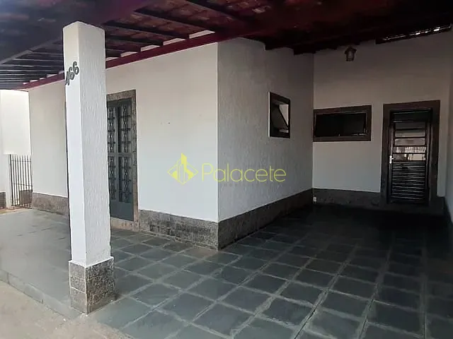 Casa com 250m² 4 quartos e 3 banheiros, à venda, no bairro Loteamento Residencial Andrade em Pindamonhangaba
