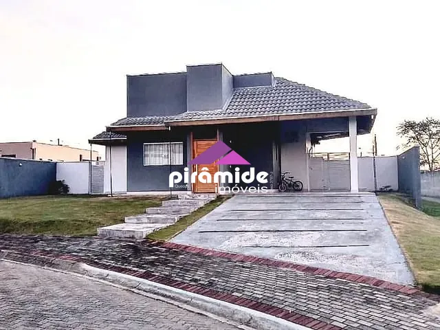 Casa com 560m² 3 quartos e 3 banheiros, à venda, no bairro Piedade em Caçapava