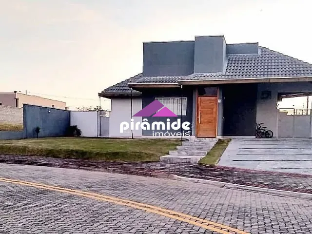 Casa com 560m² 3 quartos e 3 banheiros, à venda, no bairro Piedade em Caçapava