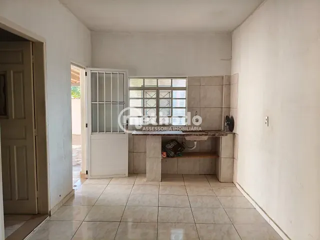 Casa com 300m² 2 quartos e 2 banheiros, à venda, no bairro Jardim Nova Europa em Campinas