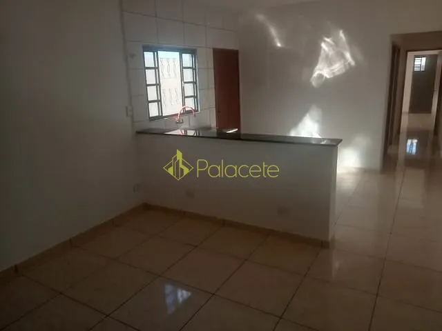 Casa com 125m² 2 quartos e 2 banheiros, à venda, no bairro Residencial e Comercial Portal dos Eucaliptos em Pindamonhangaba